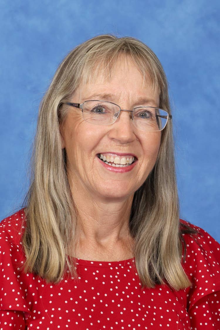 Portrait of our School Administrative Manager Sue Belling